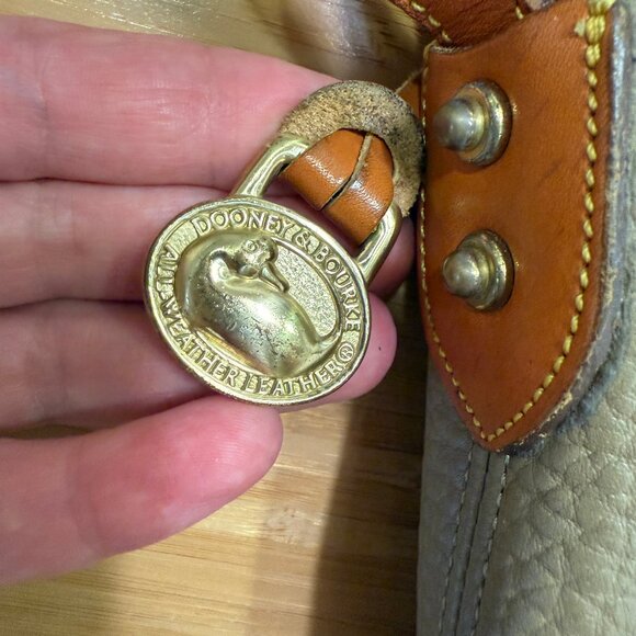 GUC Vintage Dooney & Bourke small bucket bag - Picture 3 of 11